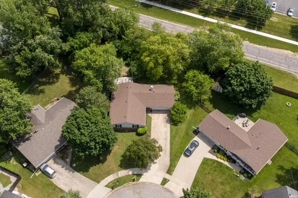 8027 Meadows CT, Fort Wayne, IN 46815