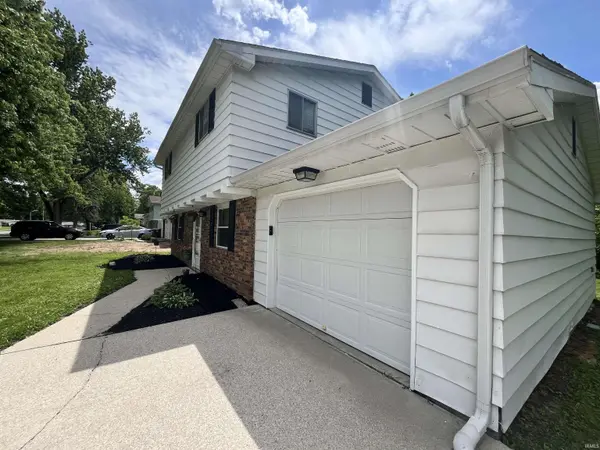 2536 Deerwood DR, Fort Wayne, IN 46825-3918