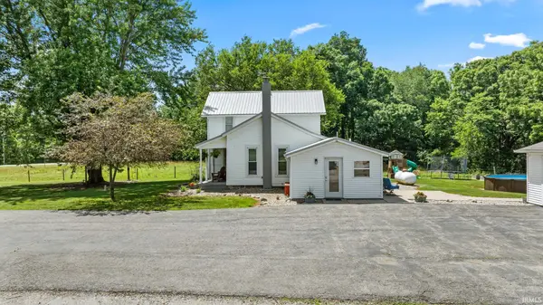 8256 N Angling RD, Kendallville, IN 46755