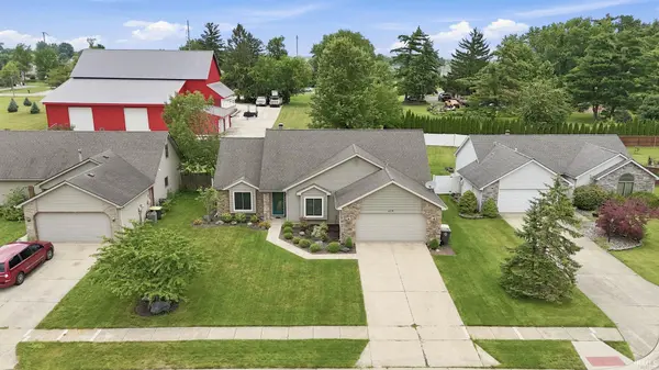 624 Woodland Springs PL, Fort Wayne, IN 46825