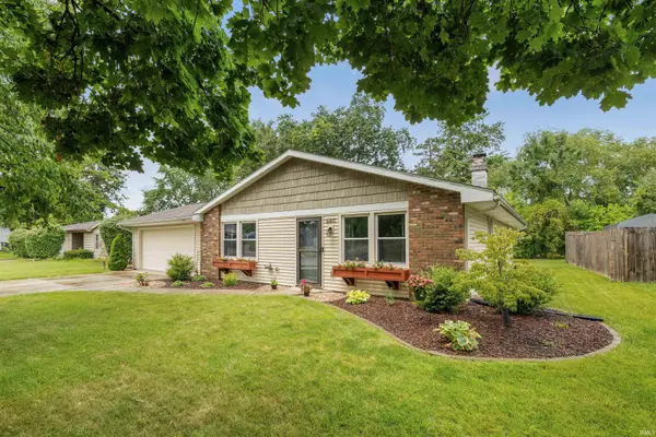 6811 Wrangler CT, Fort Wayne, IN 46835-1735