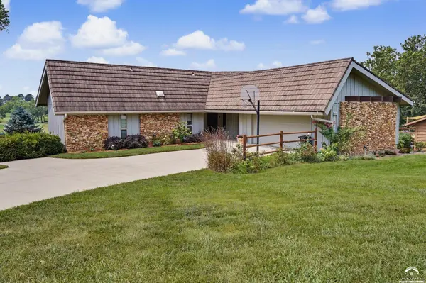 2025 Quail Creek DR, Lawrence, KS 66047
