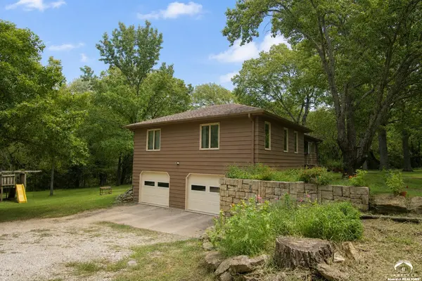 566 E 1000 RD, Baldwin City, KS 66006