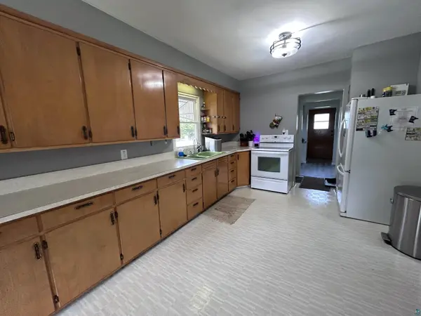 140 2nd St N, Eveleth, MN 55734