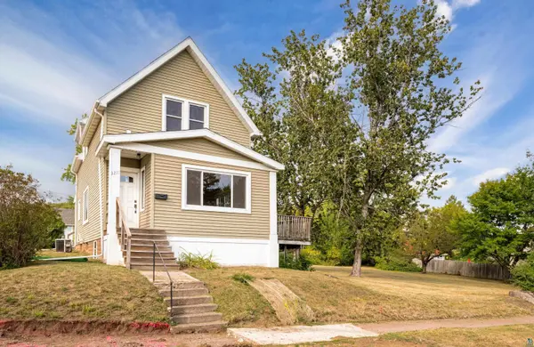 3215 Wellington St, Duluth, MN 55806