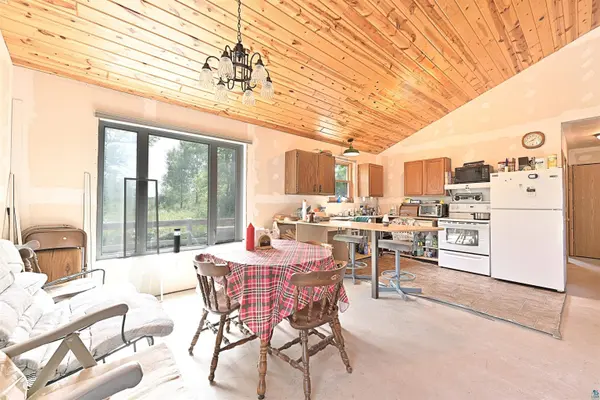 6555 Roses Rd, Finland, MN 55603