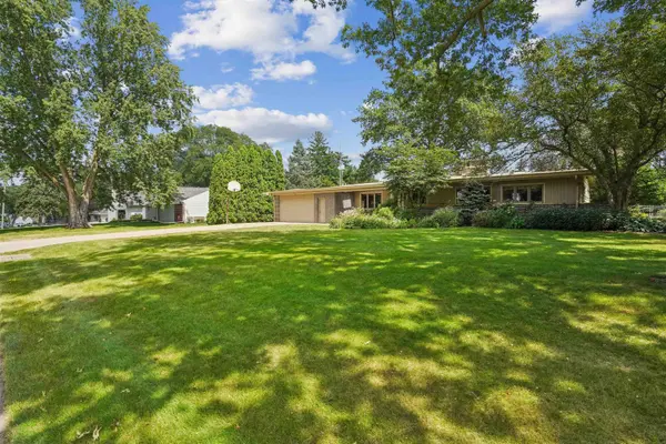 215 Lillian LN, Waterloo, IA 50701