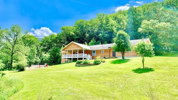 1411 Great River Road, Lansing, IA 52151