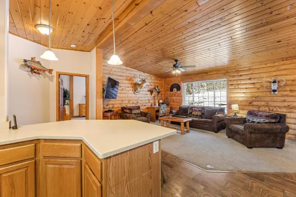 1411 Great River Road, Lansing, IA 52151