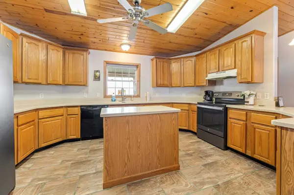 1411 Great River Road, Lansing, IA 52151