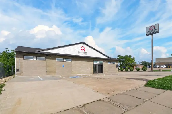 3717 Midway Dr, Cedar Falls, IA 50613