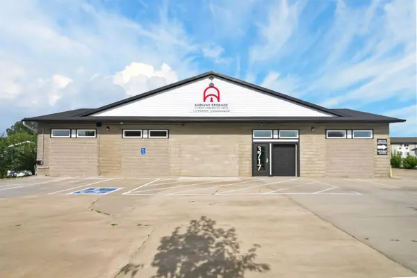 3717 Midway Dr, Cedar Falls, IA 50613