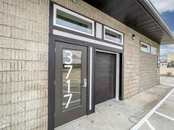 3717 Midway Dr, Cedar Falls, IA 50613