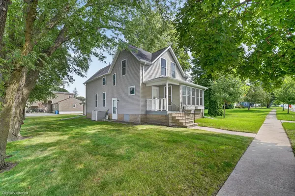 144 E Franklin ST, Denver, IA 50622