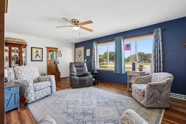 205 6th St N, Fairbank, IA 50629