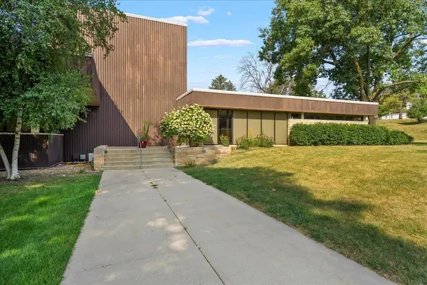 110 SE 12 ST, Waverly, IA 50677