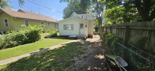 1012 W 6Th St ST, Waterloo, IA 50702