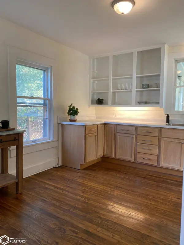 306 W Monroe AVE, Fairfield, IA 52556