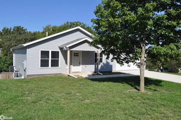 304 S 4th AVE, Dedham, IA 51440