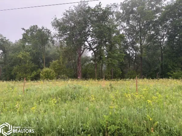 Roling Rd., Worthington, IA 52078