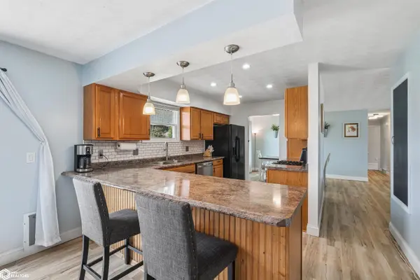 2011 Wardview RD, Marshalltown, IA 50158