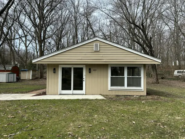 4609 Bear LN, Valparaiso, IN 46383