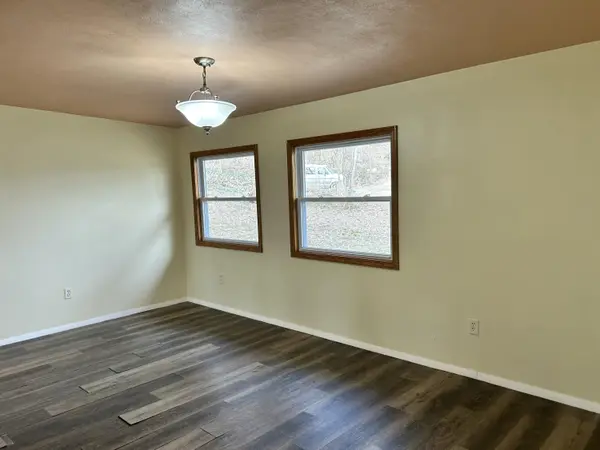 4609 Bear LN, Valparaiso, IN 46383