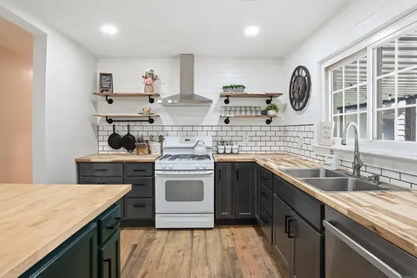 590 E Oak Hill RD, Chesterton, IN 46304