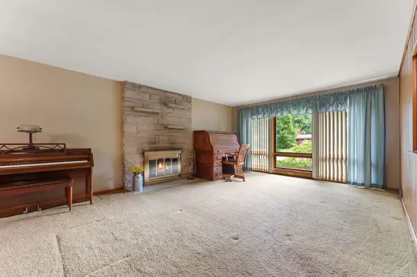 8420 Schreiber Drive, Munster, IN 46321