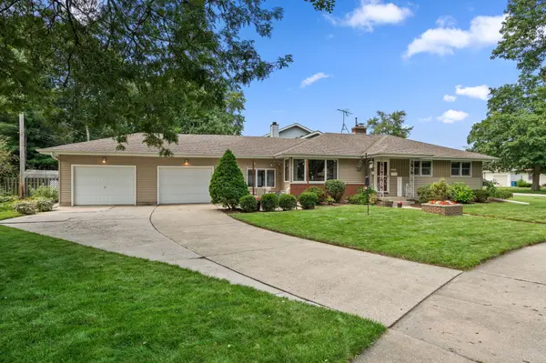 8938 Pettit DR, Highland, IN 46322