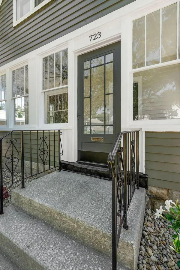 723 Lincoln ST, Hobart, IN 46342