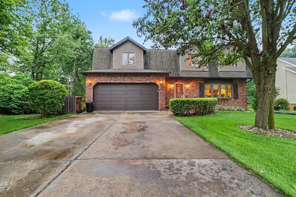 428 Pickwick PL, Valparaiso, IN 46385