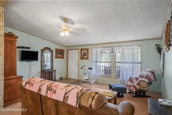 53770 N Mesa DR, Seligman, AZ 86337