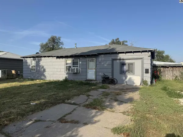 15 N Town St, Hutchinson, KS 67501