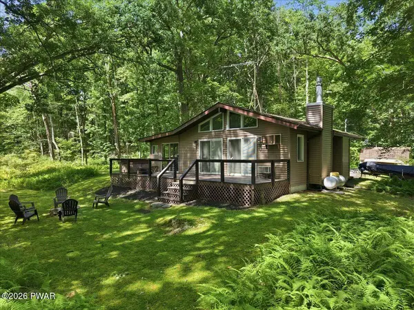 808 Hoover CT, Lords Valley, PA 18428
