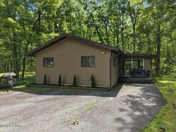808 Hoover CT, Lords Valley, PA 18428