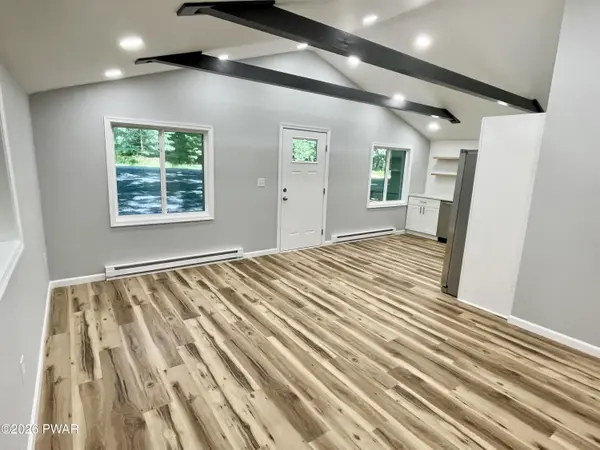 138 S Nichecronk RD, Dingmans Ferry, PA 18328