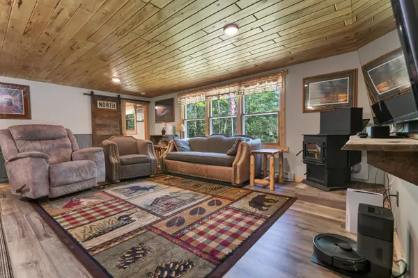 W13185 RANCH RD, Crivitz, WI 54114