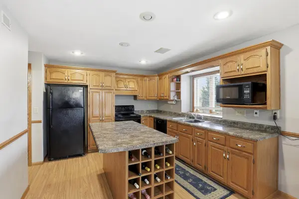 1700 E TRACIA LN, Appleton, WI 54911-8471