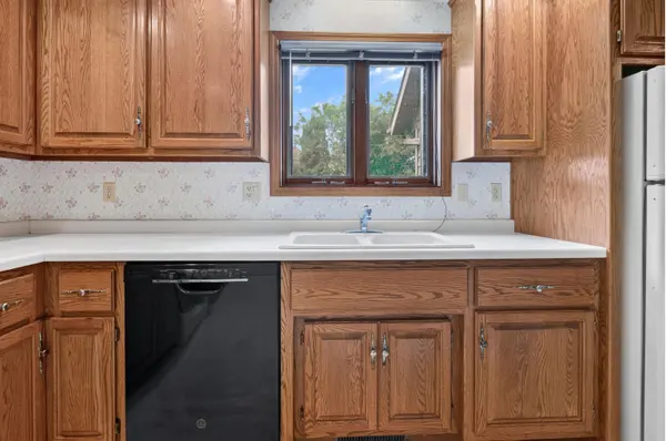 713 CANBERRY CT, De Pere, WI 54115-3698