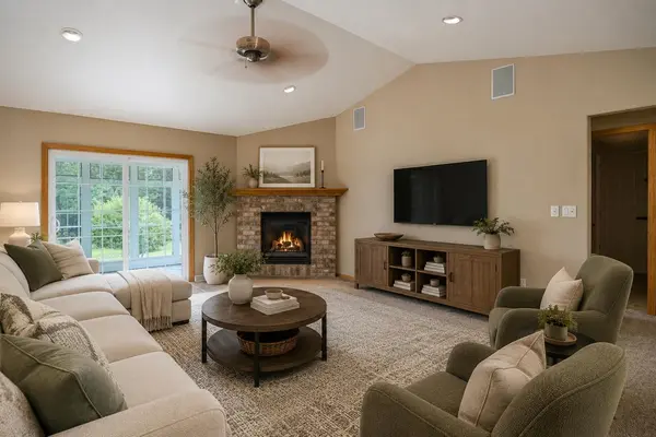 E9051 ROCKY MOUNTAIN DR, New London, WI 54961