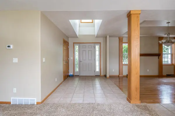 E9051 ROCKY MOUNTAIN DR, New London, WI 54961