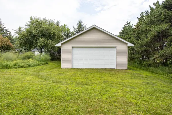 E9051 ROCKY MOUNTAIN DR, New London, WI 54961