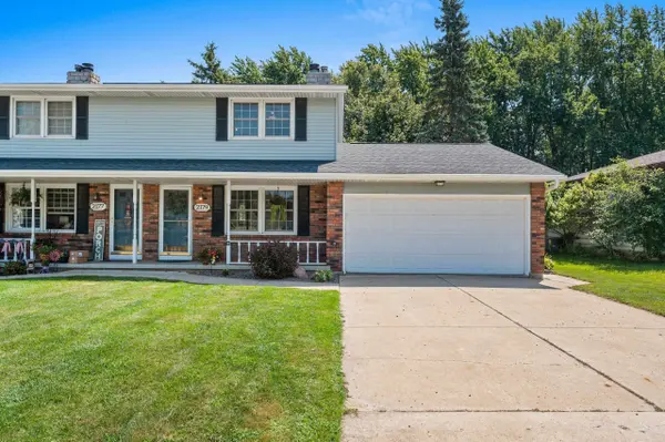 2179 PACKERLAND DR, Green Bay, WI 54304