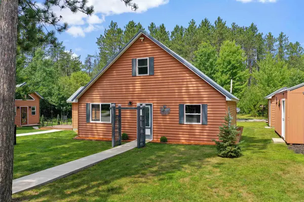 W12456 HAZEL LN, Silver Cliff, WI 54104-9572