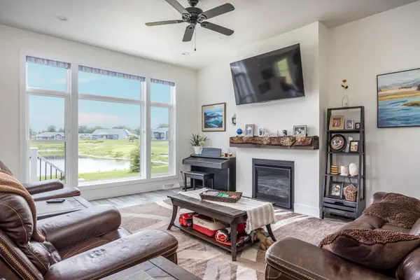 1712 ADDIE Pkwy, Oshkosh, WI 54904-6913