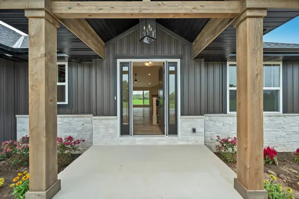 549 BEHRENDT PARK DR, Seymour, WI 54165