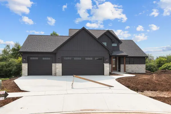 2417 ADRIENNE CT, De Pere, WI 54115