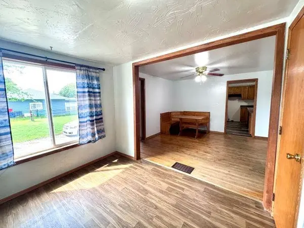 533 E PEARL ST, Seymour, WI 54165