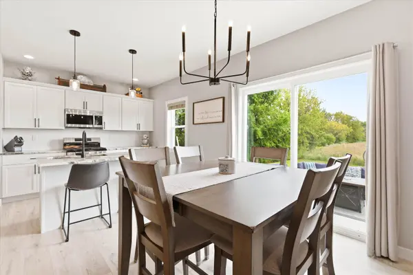 2601 ST THOMAS LN, Neenah, WI 54956